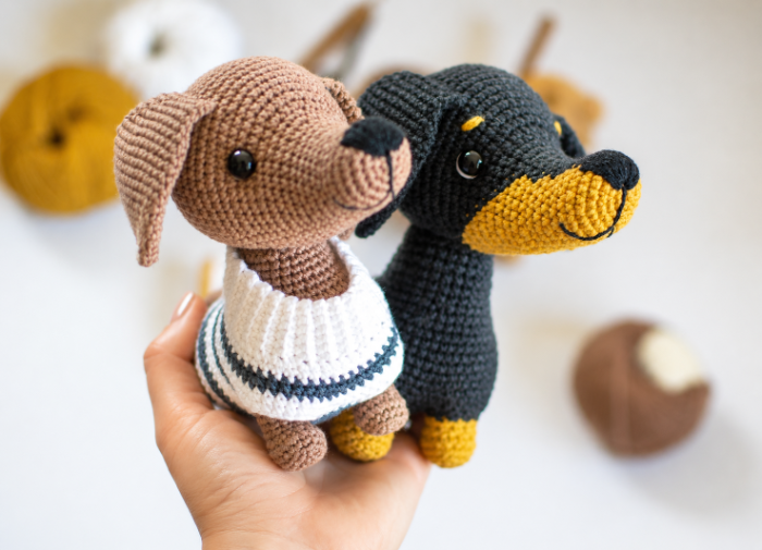 Patrón Perritos — dos perritos salchicha tejidos